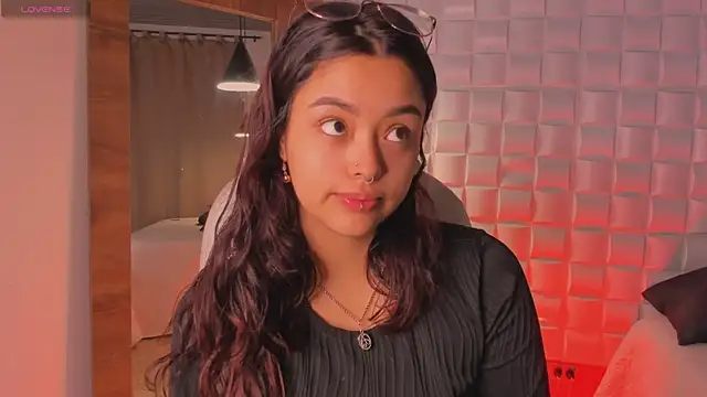 Snapshot of Ariana_Pierce chatting on 09.10.25 Ariana Pierce online show from 09.10.25