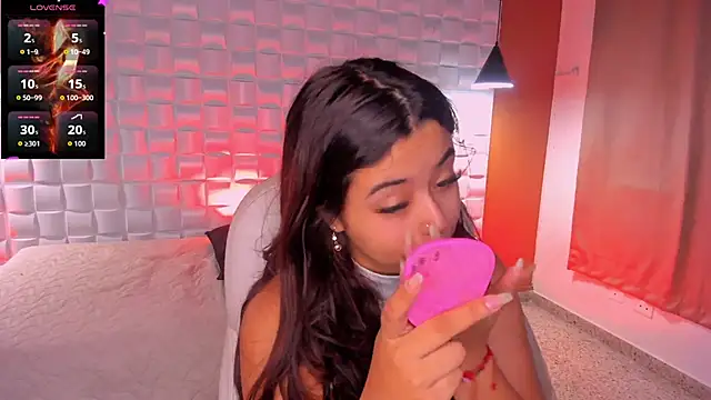 Snapshot of Ariana_Pierce chatting on 10.02.25 Ariana Pierce online show from 10.02.25