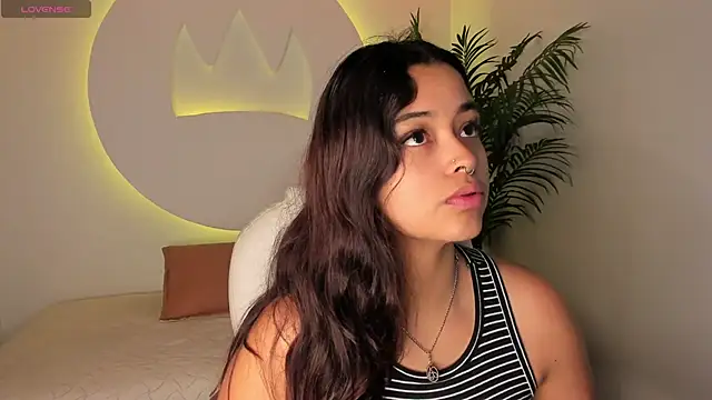 Snapshot of Ariana_Pierce chatting on 10.11.25 Ariana Pierce online show from 10.11.25