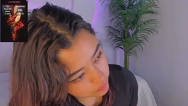 Snapshot of Ariana_Pierce chatting on 10.24.25 Ariana Pierce online show from 10.24.25