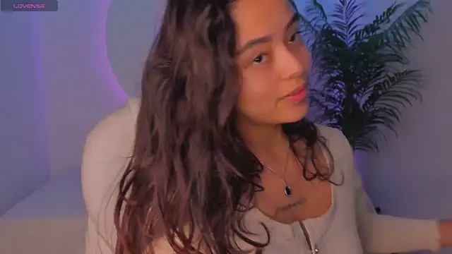 Snapshot of Ariana_Pierce chatting on 10.29.25 Ariana Pierce online show from 10.29.25