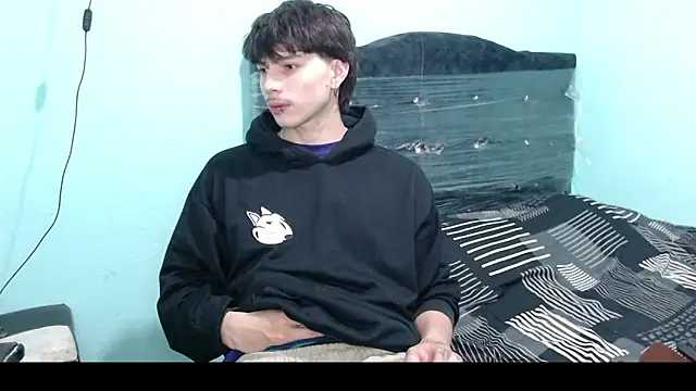 Snapshot of pervertsteens3 chatting on 10.05.25 pervertsteens3 online show from 10.05.25