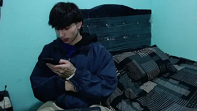 Snapshot of pervertsteens3 chatting on 10.12.25 pervertsteens3 online show from 10.12.25