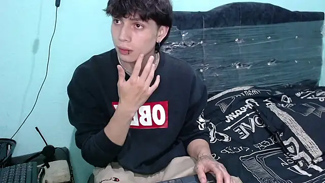 Snapshot of pervertsteens3 chatting on 10.14.25 pervertsteens3 online show from 10.14.25