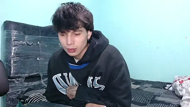 Snapshot of pervertsteens3 chatting on 10.22.25 pervertsteens3 online show from 10.22.25