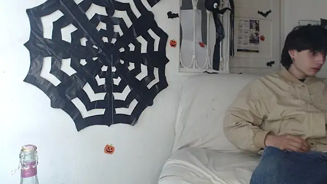 Snapshot of pervertsteens3 chatting on 11.02.25 pervertsteens3 online show from 11.02.25