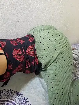 Snapshot of Linda-53 chatting on 12.26.24 Linda-53 online show from 12.26.24