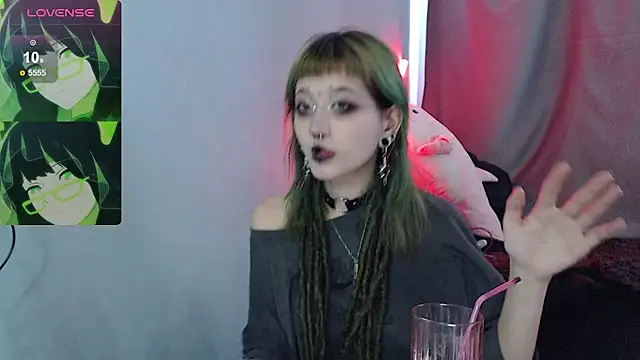 Snapshot of Milten-Trish chatting on 05.07.26 Milten-Trish online show from 05.07.26