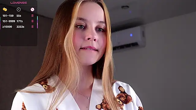 Snapshot of FalineDowlen chatting on 02.11.25 FalineDowlen online show from 02.11.25