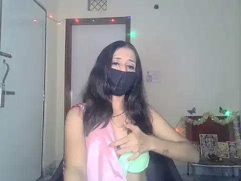 Snapshot of diyayourdil chatting on 10.28.25 diyayourdil online show from 10.28.25