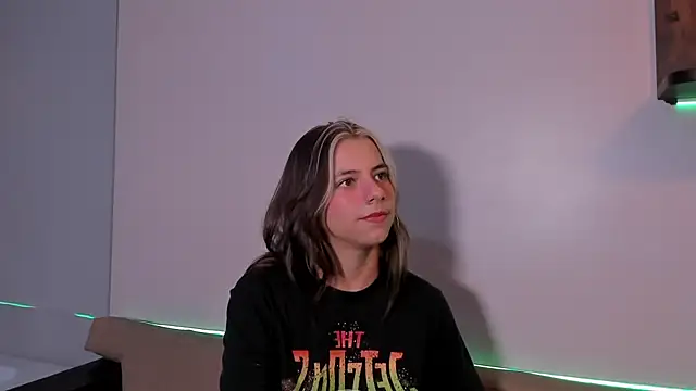 Snapshot of ArtemisaBlake chatting on 12.19.24 ArtemisaBlake online show from 12.19.24