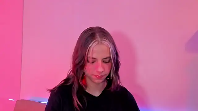 Snapshot of ArtemisaBlake chatting on 12.20.24 ArtemisaBlake online show from 12.20.24