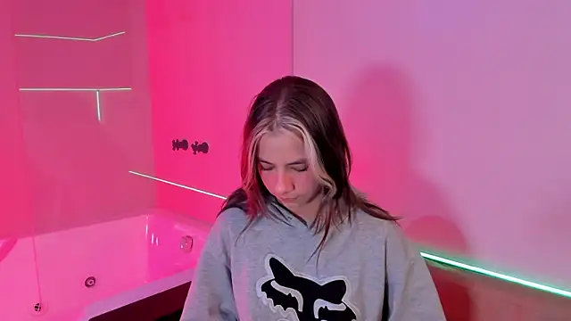 Snapshot of ArtemisaBlake chatting on 12.20.24 ArtemisaBlake online show from 12.20.24