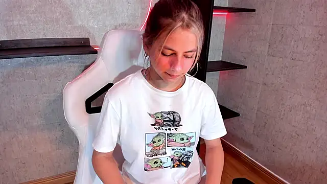 Snapshot of ArtemisaBlake chatting on 01.06.25 ArtemisaBlake online show from 01.06.25