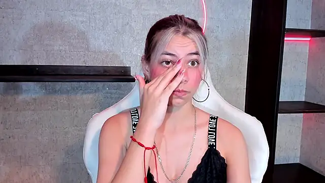 Snapshot of ArtemisaBlake chatting on 01.14.25 ArtemisaBlake online show from 01.14.25