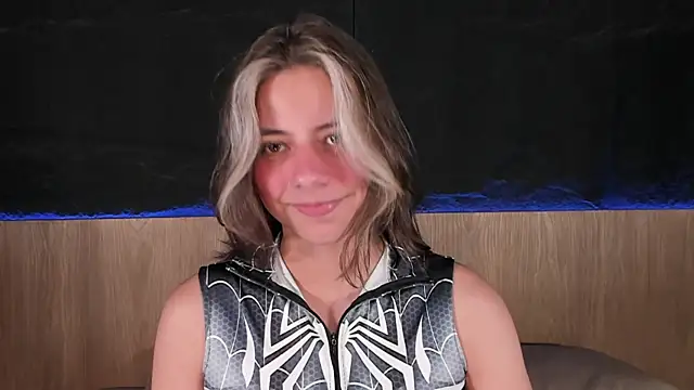 Snapshot of ArtemisaBlake chatting on 02.04.25 ArtemisaBlake online show from 02.04.25