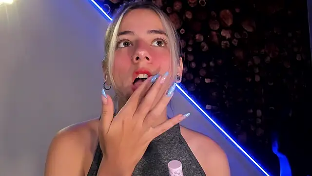 Snapshot of ArtemisaBlake chatting on 03.20.25 ArtemisaBlake online show from 03.20.25