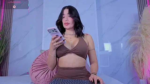 Chlooee   online show from 02.21.26