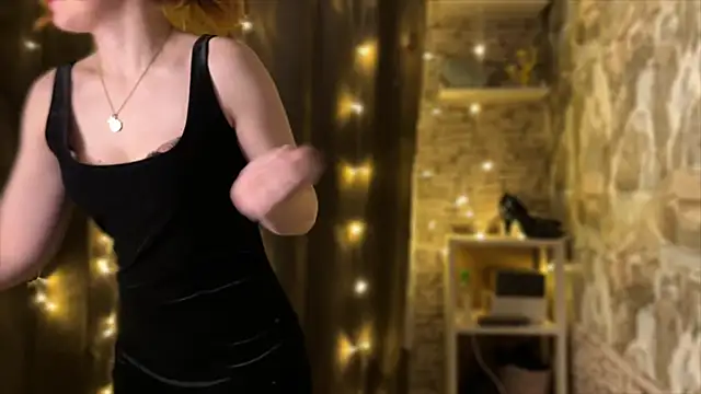 LaurenRossss online show from 12.17.24