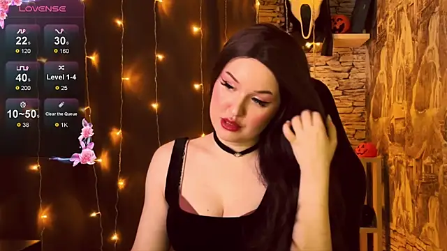 Snapshot of LaurenRossss chatting on 10.28.25 LaurenRossss online show from 10.28.25