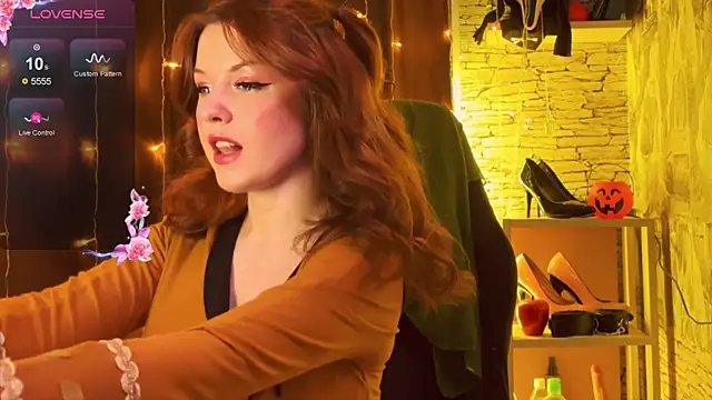 Snapshot of LaurenRossss chatting on 11.01.25 LaurenRossss online show from 11.01.25