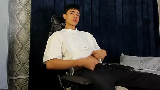 Snapshot of JoshRashfordd chatting on 03.19.25 JoshRashfordd online show from 03.19.25