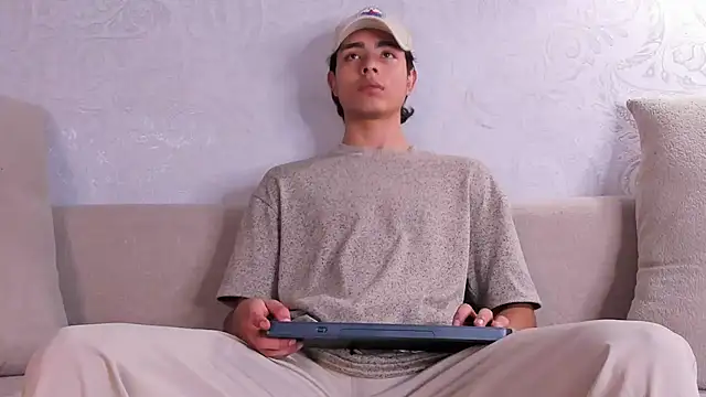 Snapshot of JoshRashfordd chatting on 10.18.25 JoshRashfordd online show from 10.18.25