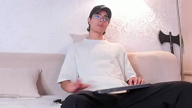 Snapshot of JoshRashfordd chatting on 10.31.25 JoshRashfordd online show from 10.31.25