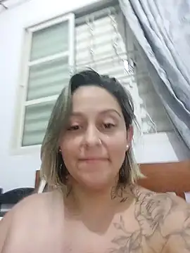 Snapshot of baixinhaloira chatting on 12.15.24 baixinhaloira online show from 12.15.24