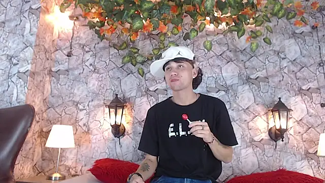 Snapshot of Samuel_Hilton chatting on 12.13.24 Samuel Hilton online show from 12.13.24