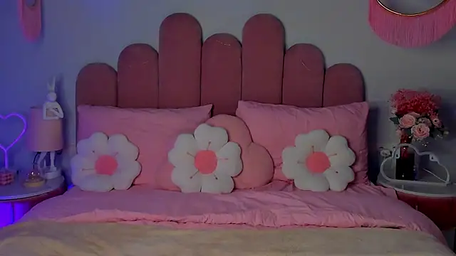 ElsaYoung online show from 11.14.25