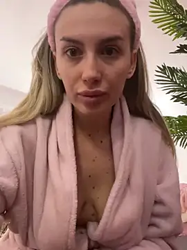 Snapshot of FelyJolie chatting on 01.19.25 FelyJolie online show from 01.19.25