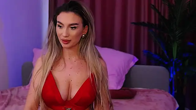 Snapshot of FelyJolie chatting on 01.19.25 FelyJolie online show from 01.19.25