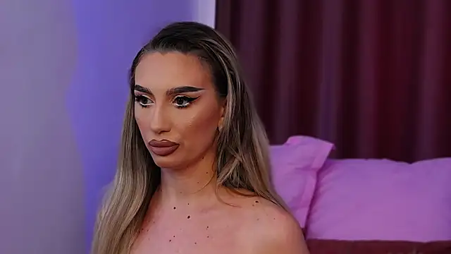 Snapshot of FelyJolie chatting on 01.22.25 FelyJolie online show from 01.22.25