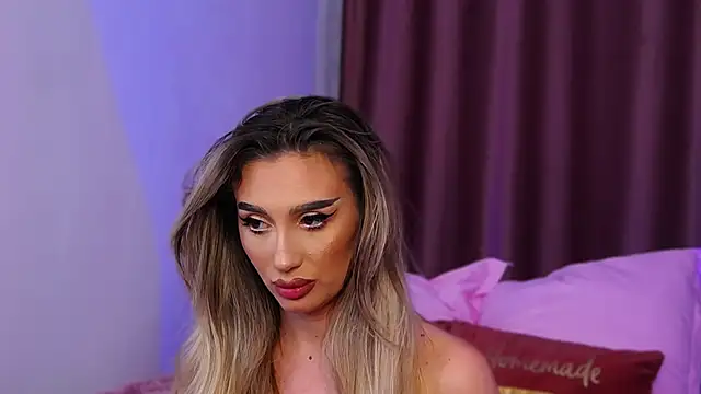 Snapshot of FelyJolie chatting on 01.22.25 FelyJolie online show from 01.22.25