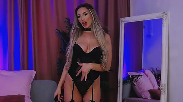 Snapshot of FelyJolie chatting on 02.19.25 FelyJolie online show from 02.19.25