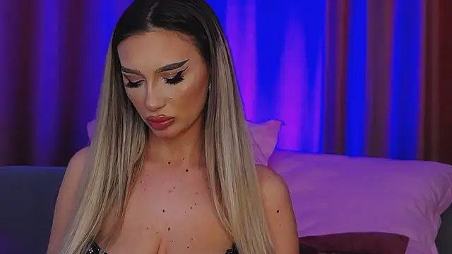 Snapshot of FelyJolie chatting on 02.22.25 FelyJolie online show from 02.22.25