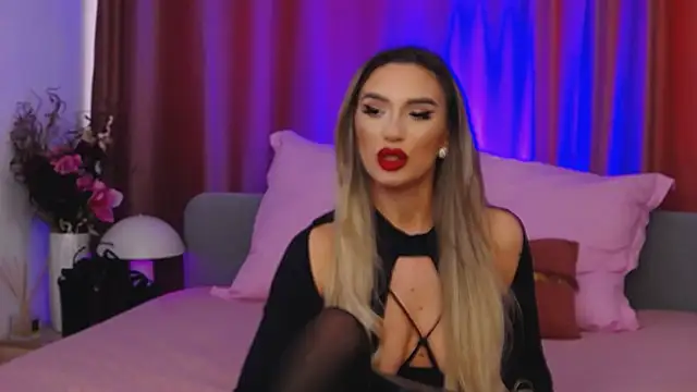 Snapshot of FelyJolie chatting on 02.26.25 FelyJolie online show from 02.26.25