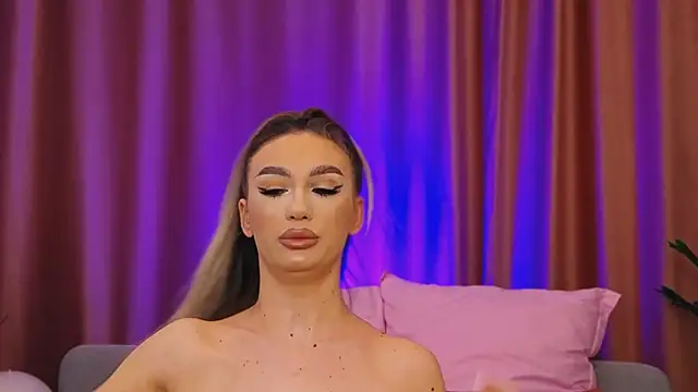 Snapshot of FelyJolie chatting on 03.01.25 FelyJolie online show from 03.01.25