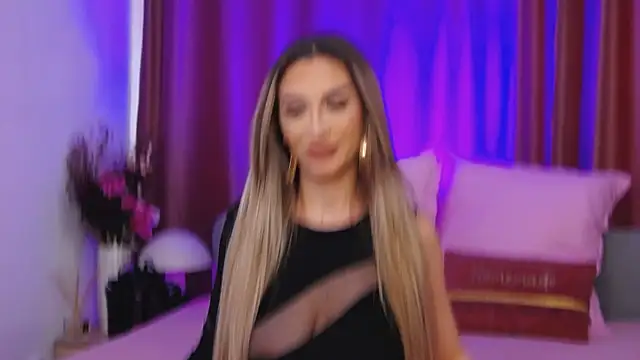 Snapshot of FelyJolie chatting on 03.03.25 FelyJolie online show from 03.03.25