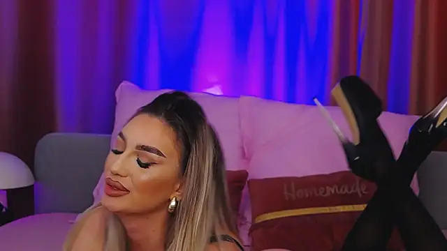 Snapshot of FelyJolie chatting on 03.04.25 FelyJolie online show from 03.04.25