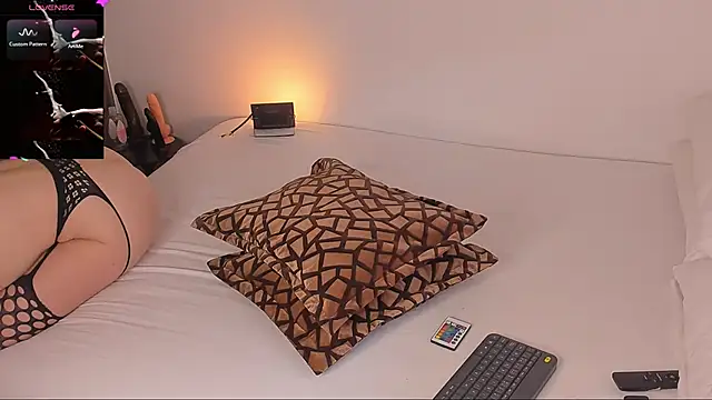 Snapshot of DannaHott17 chatting on 10.29.25 DannaHott17 online show from 10.29.25