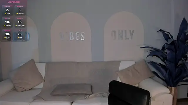 MiaFarrell  online show from 01.28.25