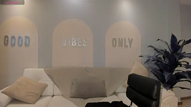 MiaFarrell  online show from 01.31.25