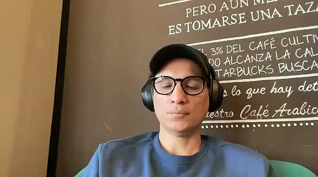 Snapshot of alex_ruiz85 chatting on 02.05.25 alex ruiz85 online show from 02.05.25