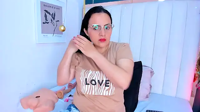 africa holmes online show from 02.04.26