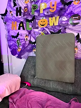 Snapshot of Naticol1 chatting on 10.24.25 Naticol1 online show from 10.24.25