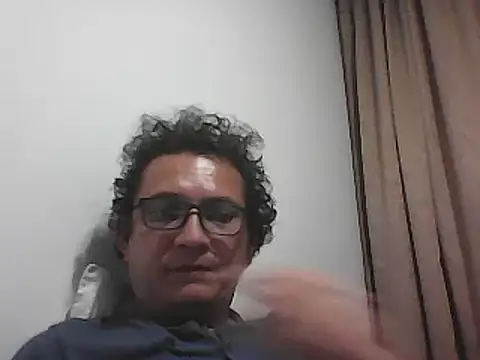 Snapshot of Bombi22 chatting on 12.20.25 Bombi22 online show from 12.20.25