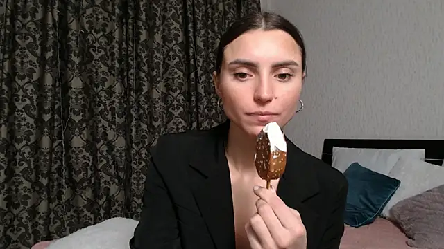 Lesyisme online show from 01.25.25