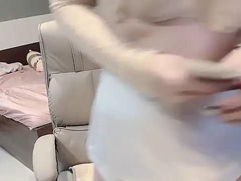 Eva-Public online show from 10.04.25